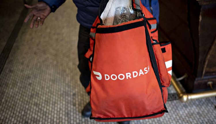 doordash-driver-faces-felony-charges-after-allegedly-spraying-customers’-food